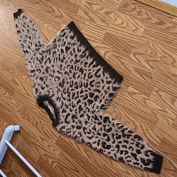 H&M Leapord Print Faux Fur Fuzzy Sweater Size Medium - Picture 9 of 12